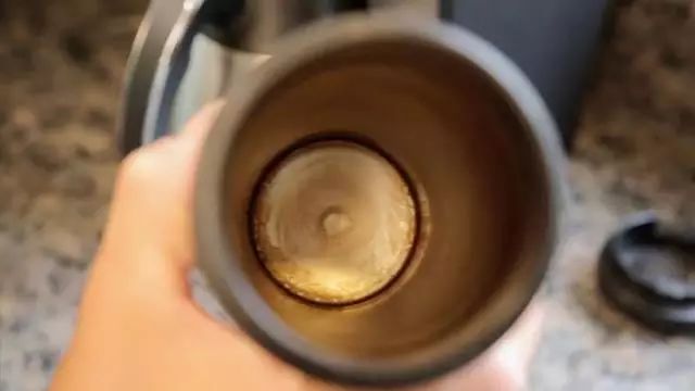 不管水壶水垢多厚多脏,教你这么做,水垢自动掉下来,简单又干净