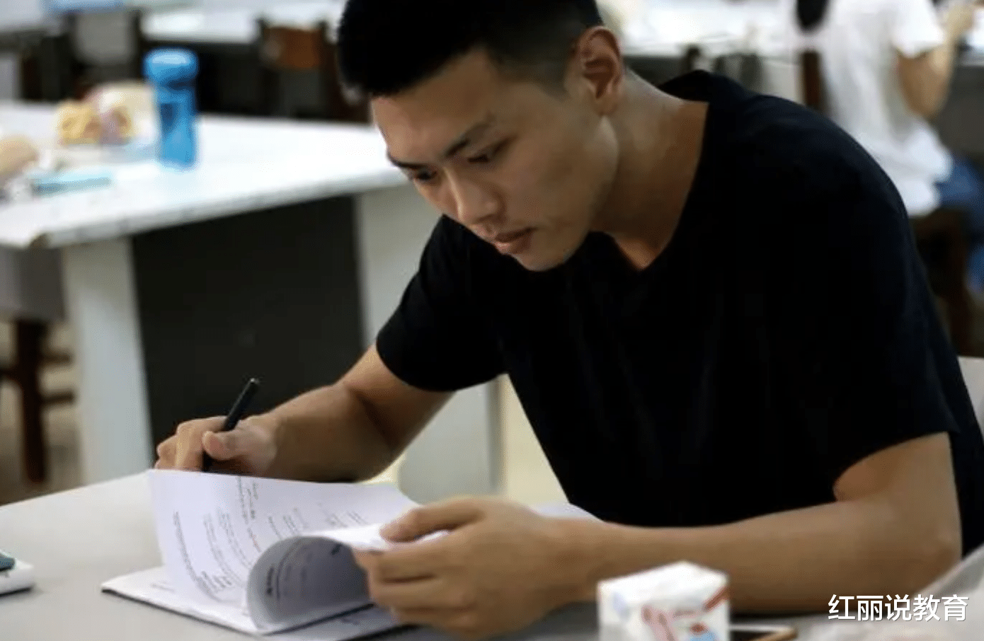 国企|女生“理想男友”职业排名，国企职员倒数第一，前三甲是我不配了