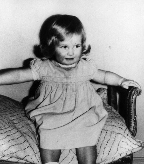 发型 戴安娜王妃20个发型演变史！闪亮美貌与高贵气质经久不衰