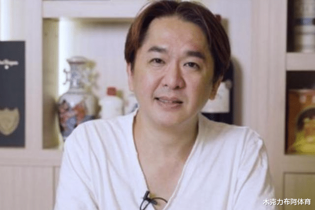 邓兆尊|55岁“韦小宝”邓兆尊:持4.8亿养3女友,不婚不育不怕坐吃山空