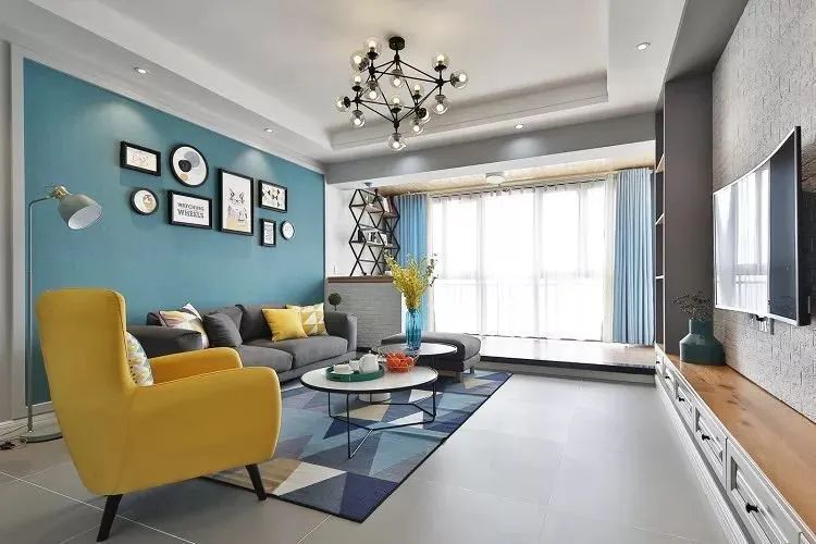 不足一百平北欧三居室,蓝色背景墙设计,视野变大更清新