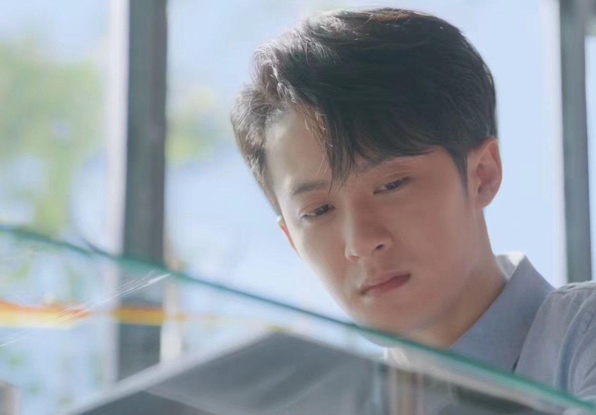 檀健次|口碑爆了,31岁檀健次凭“整容式”演技火上热搜,这爷们有多狠?