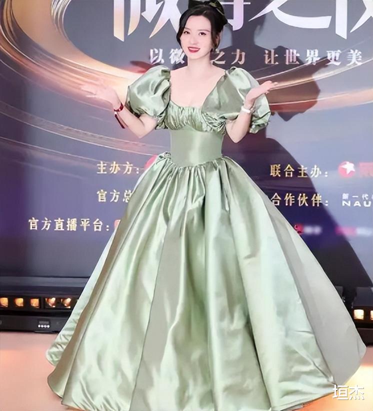 “总裁夫人”张萌:公司市值13亿,坐拥上亿别墅,吊灯能买一套房