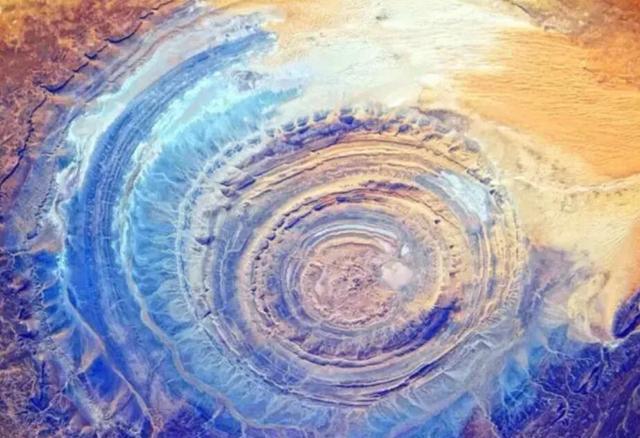 一只凝视太空的神秘“巨眼”,直径高达48公里,到底从何而来?