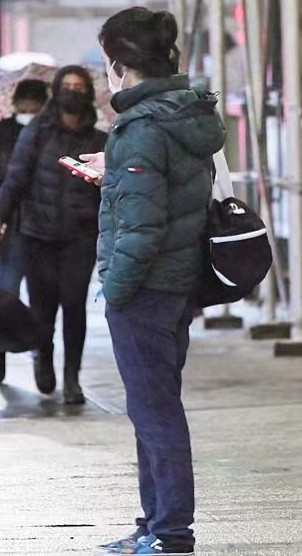 羽绒服 日本平民驸马爷久违亮相！将长发扎成马尾好个性，眉清目秀变帅了