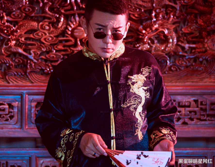 |网红舞帝利哥起诉徒弟小白龙，官司败诉，倒赔对方10万，宣布停播