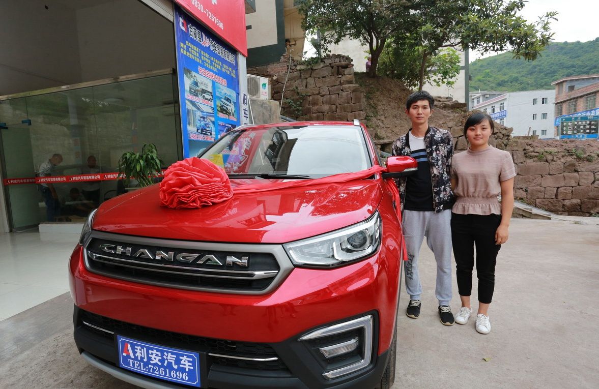 农村相亲“没车”太丢人?男子相亲排队3小时,因骑电动车被劝返