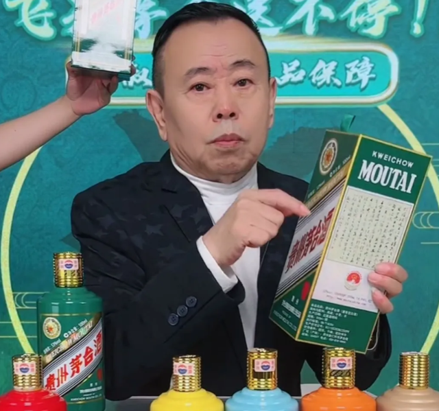 潘长江|64岁潘长江风波后首现身,神情落寞心事重重,身上落满雪背影凄凉