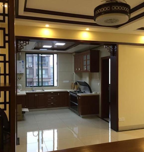 新中式风格的新房，装修效果高档大气，朋友来了却吐槽说太老气