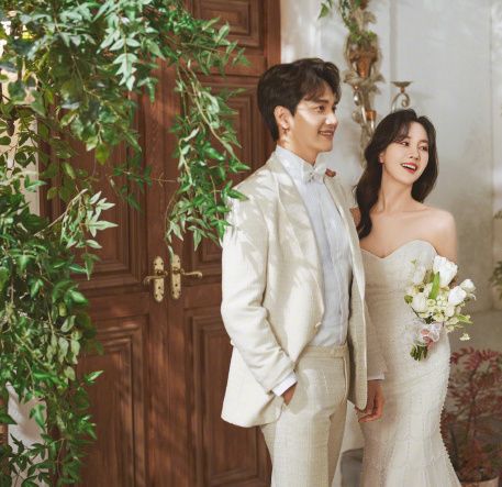 张檬|张檬金恩圣将举办婚礼,女方挽着父亲正在彩排,新郎的眼神好深情