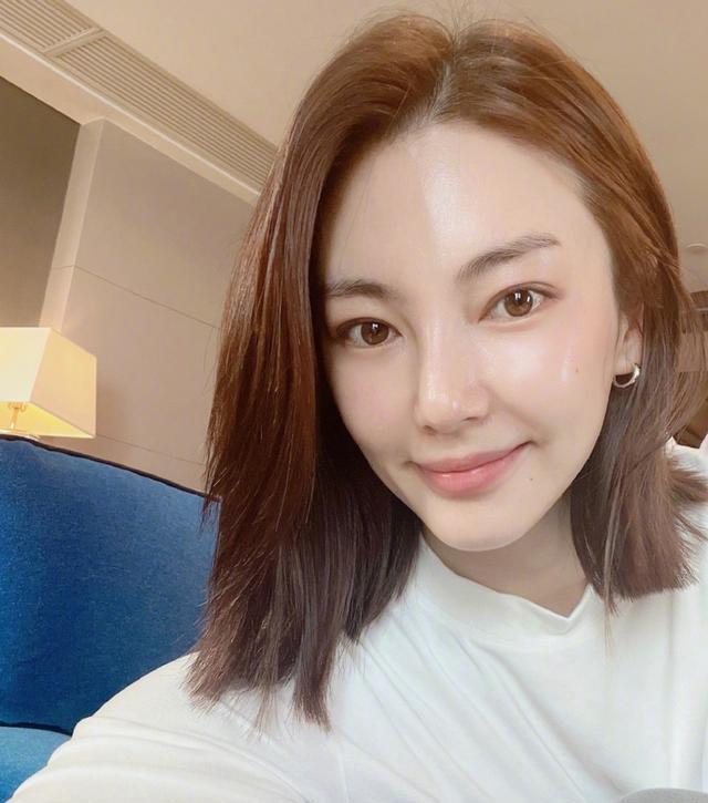 明星素颜|85花的素颜状态:倪妮眼袋重,杨颖肤色暗沉,赵丽颖眉毛杂乱