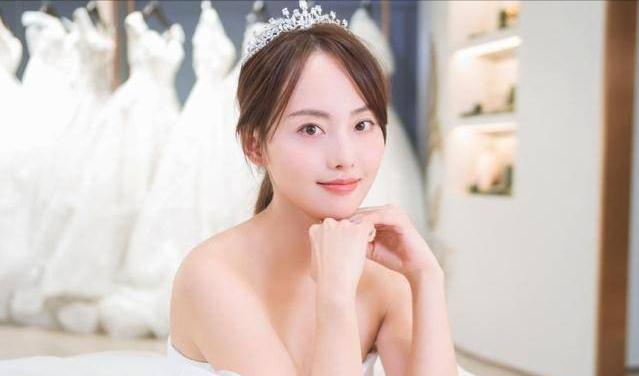 张嘉倪|曝张嘉倪净身出户，孩子被藏后，在车站首露面，脸颊憔悴消瘦不少