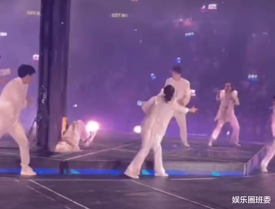 李小冉|男团演唱会伤者现状曝光！被巨型显示屏“拦腰斩”，或将永久瘫痪