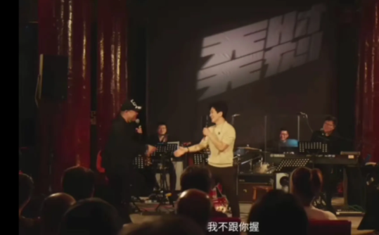 岳云鹏|岳云鹏终于报了“牵手不成”之仇！李健尴尬至极：又孩子气了？