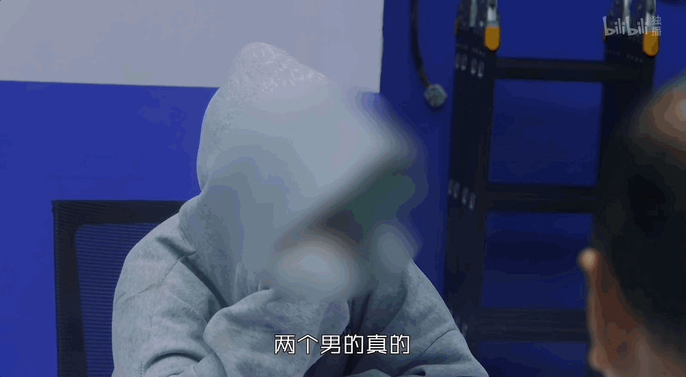 播放破亿,醉酒全裸男子被猥亵,36岁女子犯“花痴”骚扰年轻小伙