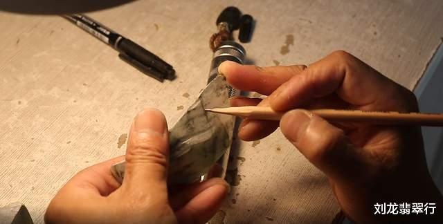 翡翠|翡翠公盘石头记：皮壳致密的莫西沙，成品起货效果如何？