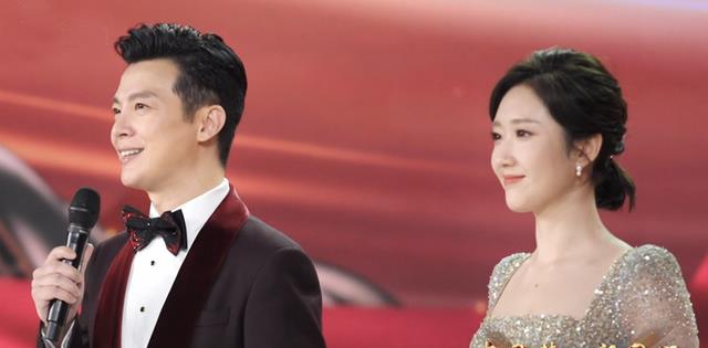 央视|2022央视国庆晚会：主持人三老带一新，王嘉宁颜值出众未来可期