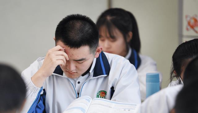 中考|学生成绩一般,上差的高中还是上职高?你会怎么选?