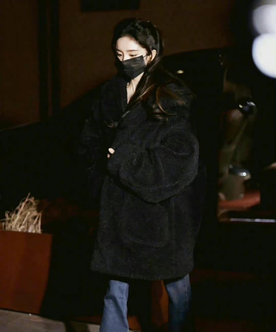 王俊凯|赵丽颖、杨幂、王俊凯央视百花迎春晚会录制路透来了，期待播出