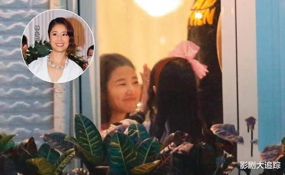 霍建华|霍建华为女儿举办豪华生日宴，母女温馨画面惹眼，粉丝感叹好幸福