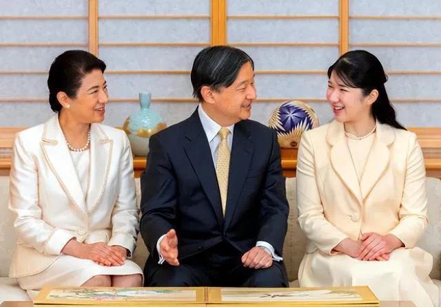 爱子公主|女王养成记:新年庆爱子公主气质绝佳,貌美佳子公主被碾压像跟班