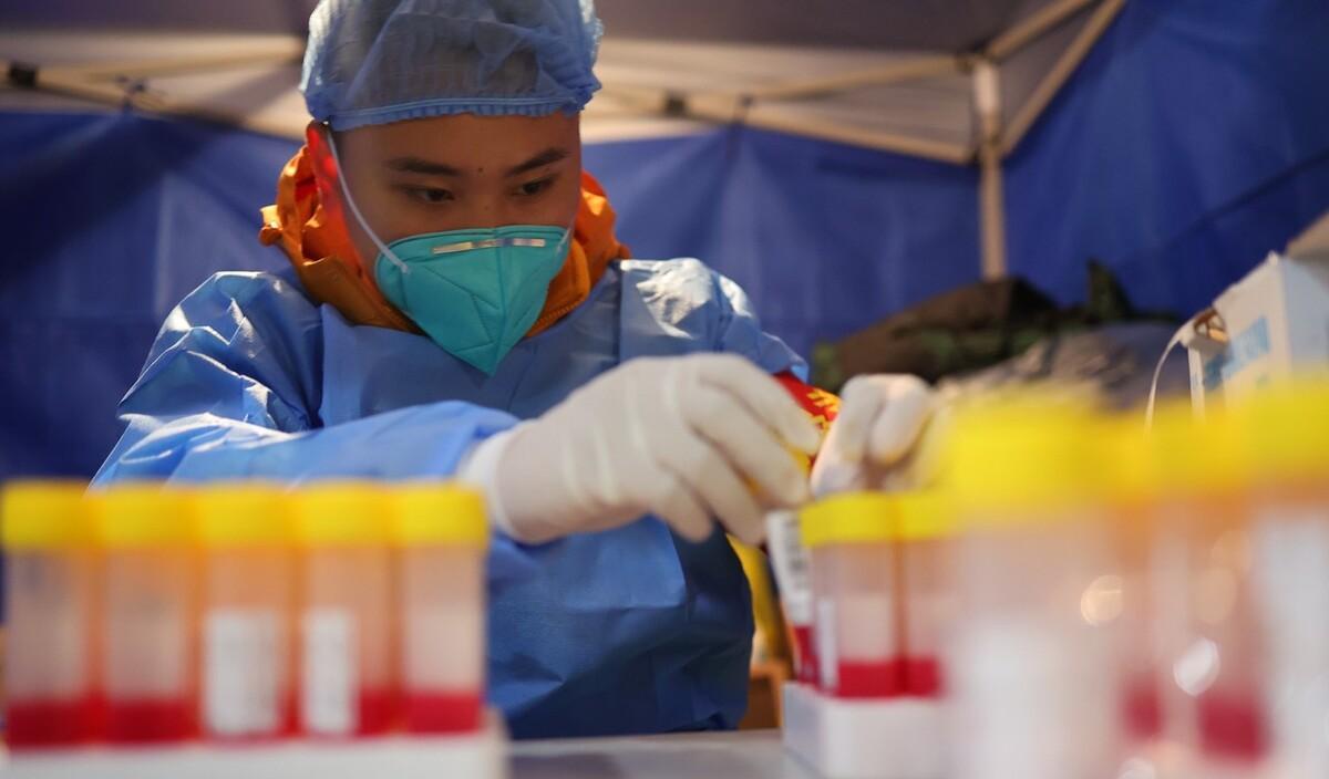 一天两起“核酸造假”新闻,核酸检测这么疯狂?