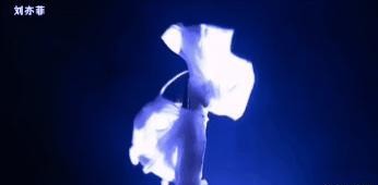 刘亦菲|同样是用丝带演打戏，将赵露思与这几位女星放一起，差距就出来了