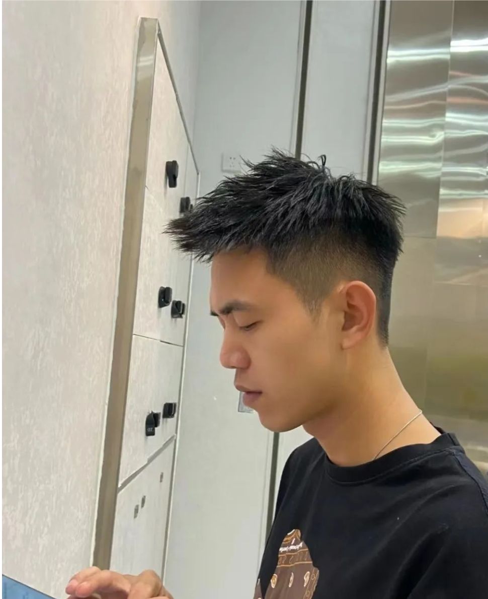 玉米 男士发型别乱剪，最帅还是这3种，简单立体真有型