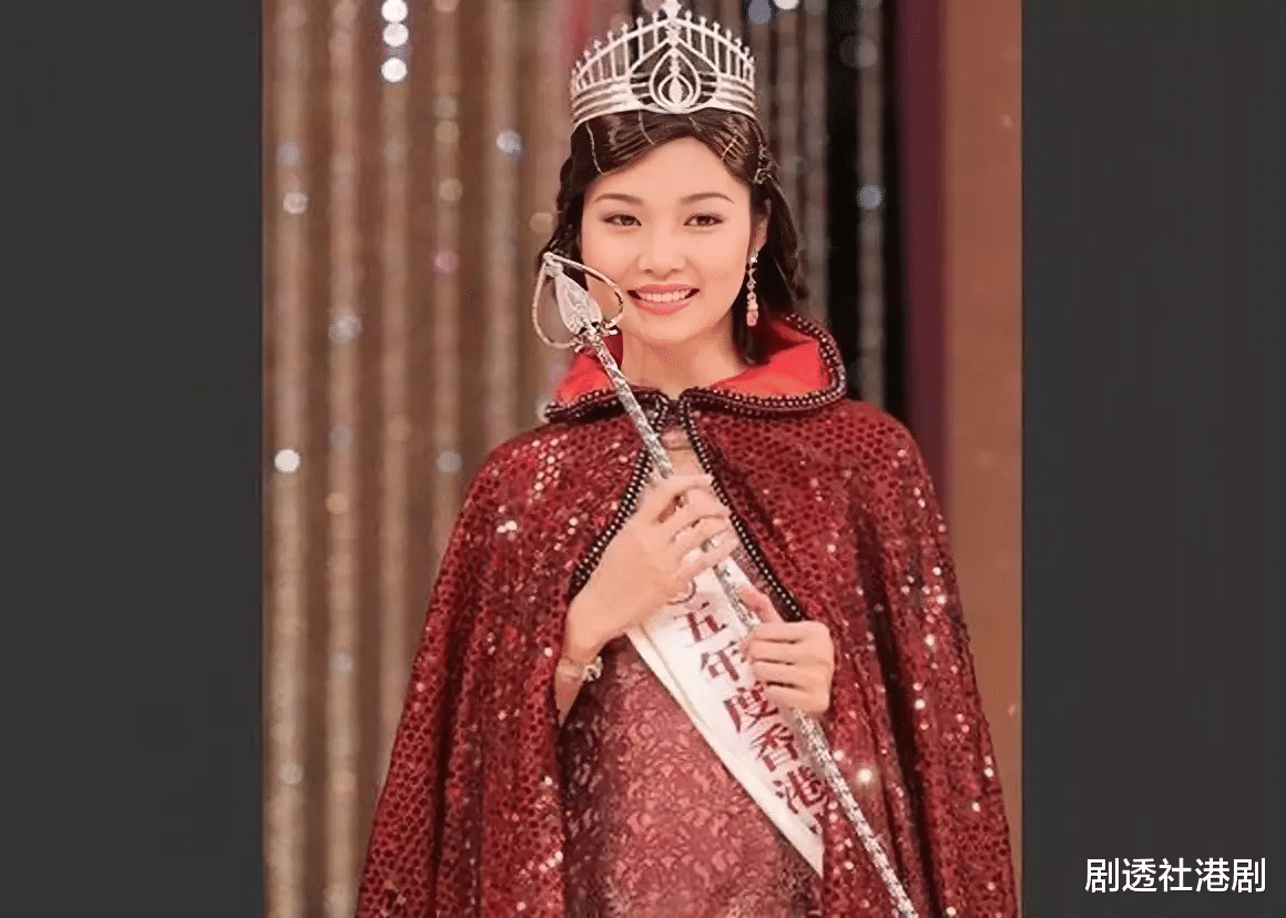 叶翠翠|知名港姐冠军7000万豪宅曝光！与丈夫四年抱仨，身材消瘦疑患重病