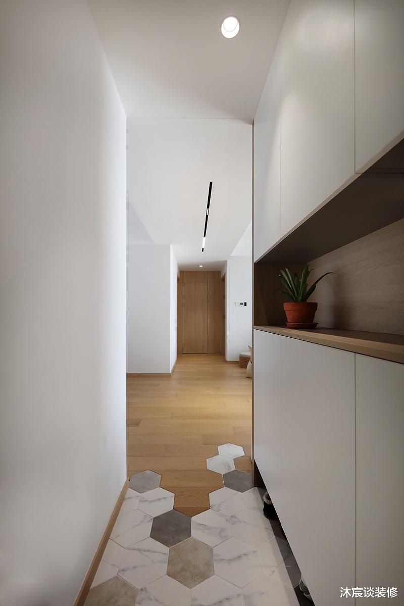 30岁姐姐的新家,全屋刷白配着原木,这样的“穷装”安静又治愈!