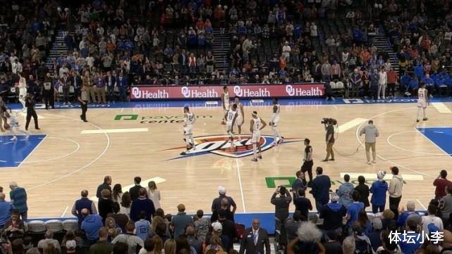卢卡·东契奇|NBA尴尬一幕！雷霆灰熊球衣撞色，比赛叫停：客队被迫换球衣