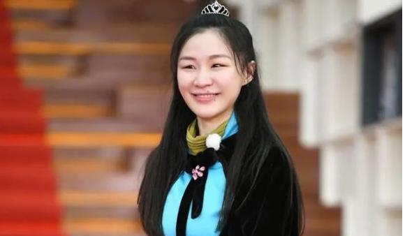 金靖|喜剧演员金靖,春晚一夜成名后,事业却走向“下坡路”