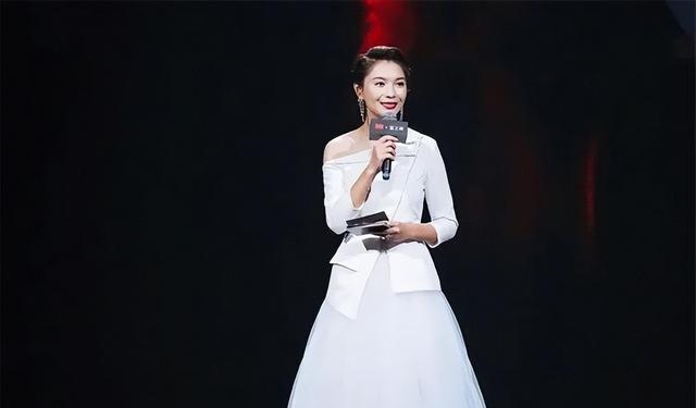 栗坤|栗坤：从主持变商人，身价过亿，结婚多年没孩子，老公也支持