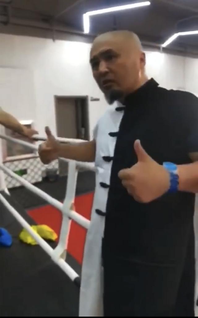 太极|太极雷雷重出江湖却武功骤降！惨遭网红拳手3次击倒，体力是硬伤