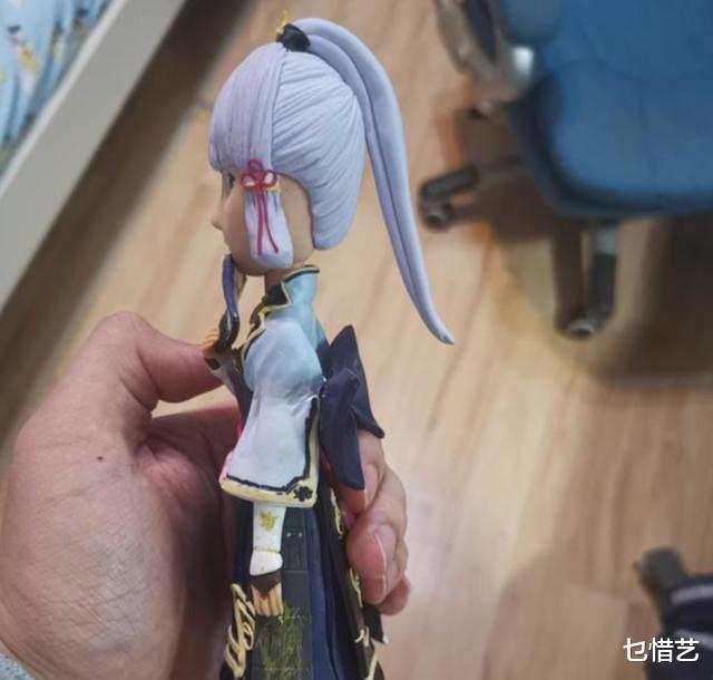 手办|原神：给孩子买手办的父母确实少见，但是买来的绫华，堪称邪神级