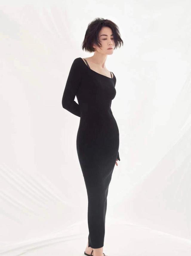 王菲|52岁王菲罕见参加活动好紧张！穿居家风面对镜头变小女生，真难得