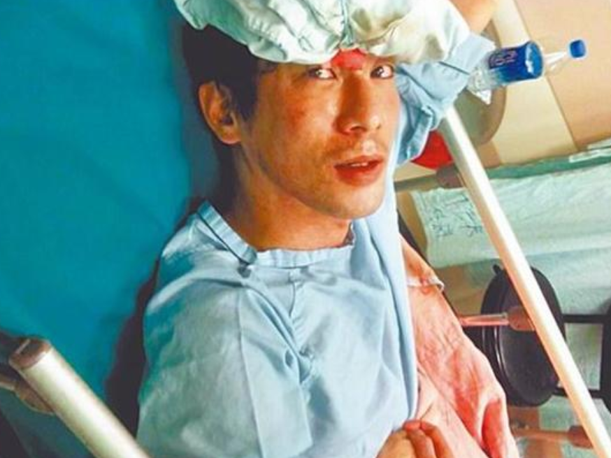 张善为|知名男星退隐9年后被曝，瘫痪在床生活无法自理，依靠保险度日