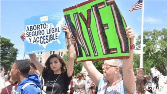 美民众抗议：宪法不在保护女性堕胎权，看看中国女性是怎么做的？