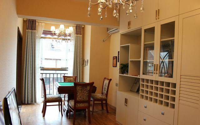 装修完晒新房，老婆坚持主卧放大圆床，这效果和主题酒店有区别？