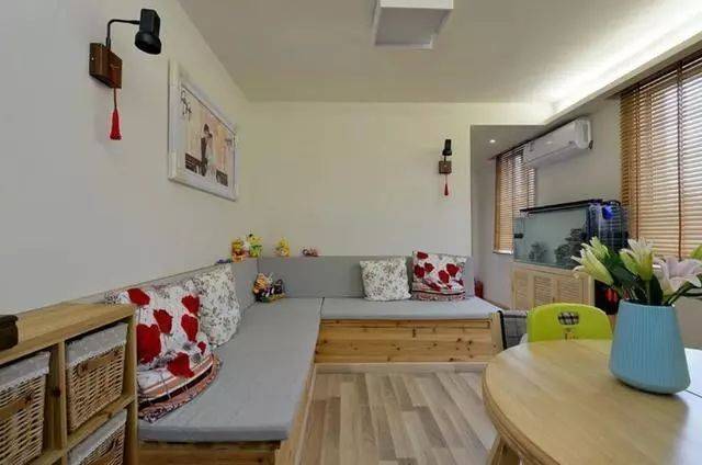 越来越多人新房不买沙发，直接砌个地台，漂亮易打理，越坐还越舒适