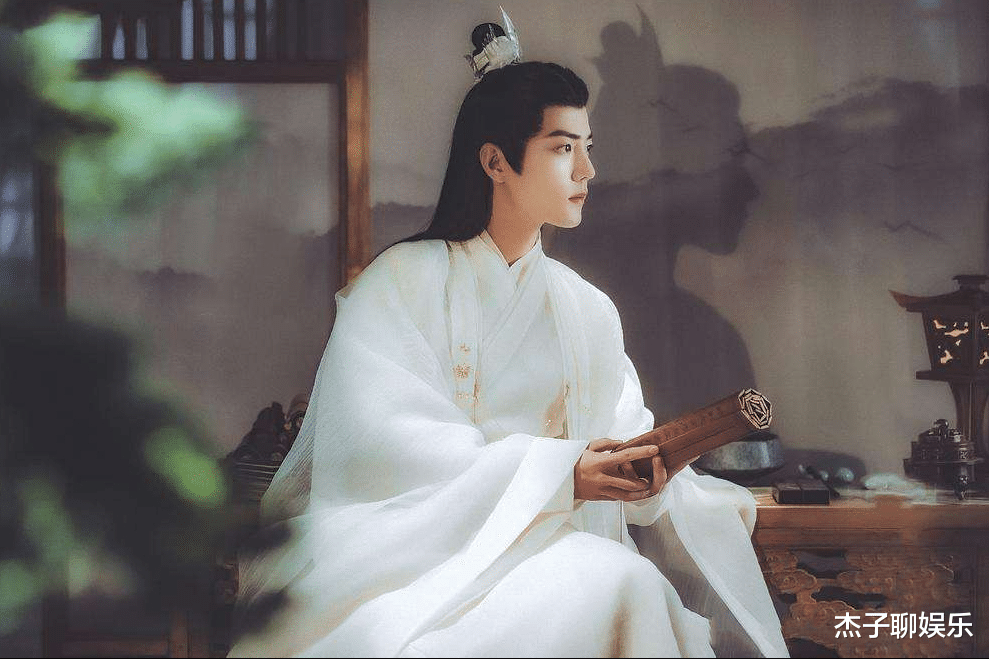 肖战|被粉丝影响事业，肖战发文称不需要应援，喊话粉丝把生活放追星前