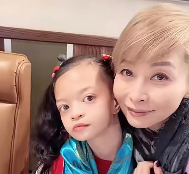 钟丽淇|知名港星钟丽淇为女儿庆生!患罕见基因疾病,12岁还不会说话走路