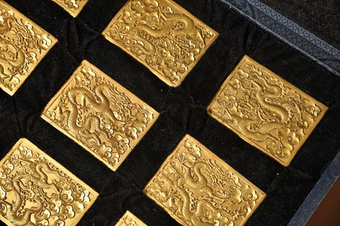 雕刻|清代 乾隆年制 铜鎏金龙纹带板一套