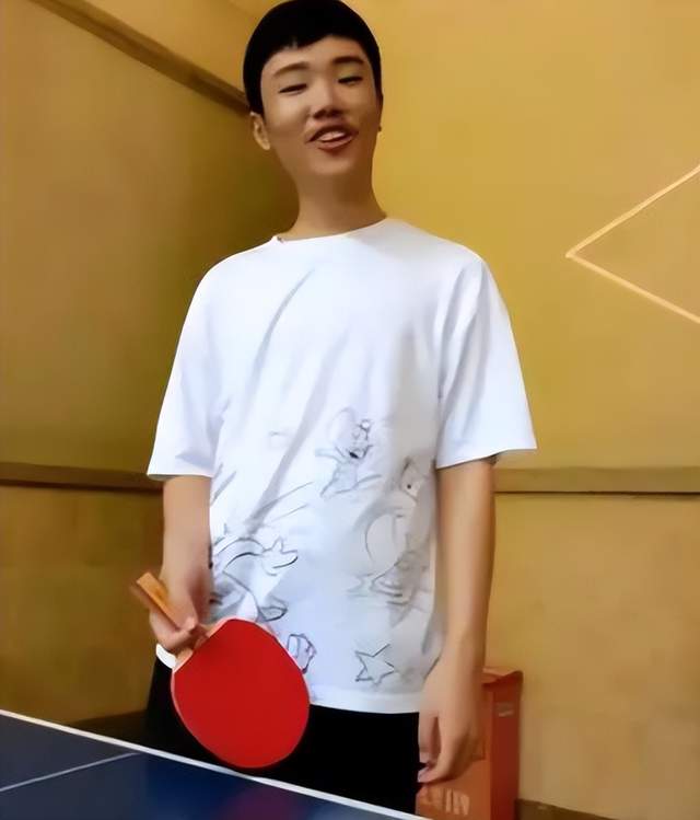 离谱!胡鑫宇舅舅视频内容被删减,网友猜测是否家人遇不公对待