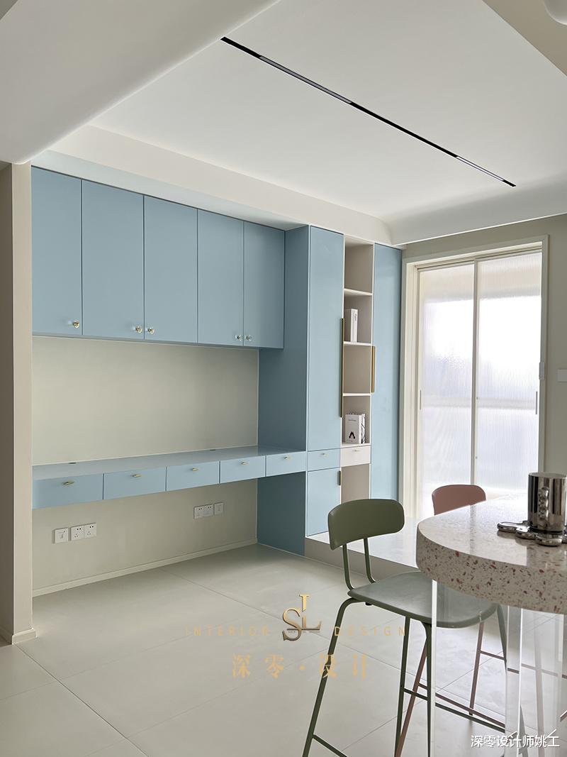 合肥九溪江南客厅，阳台纳入室内，和旁边小房间打通，做成开放式