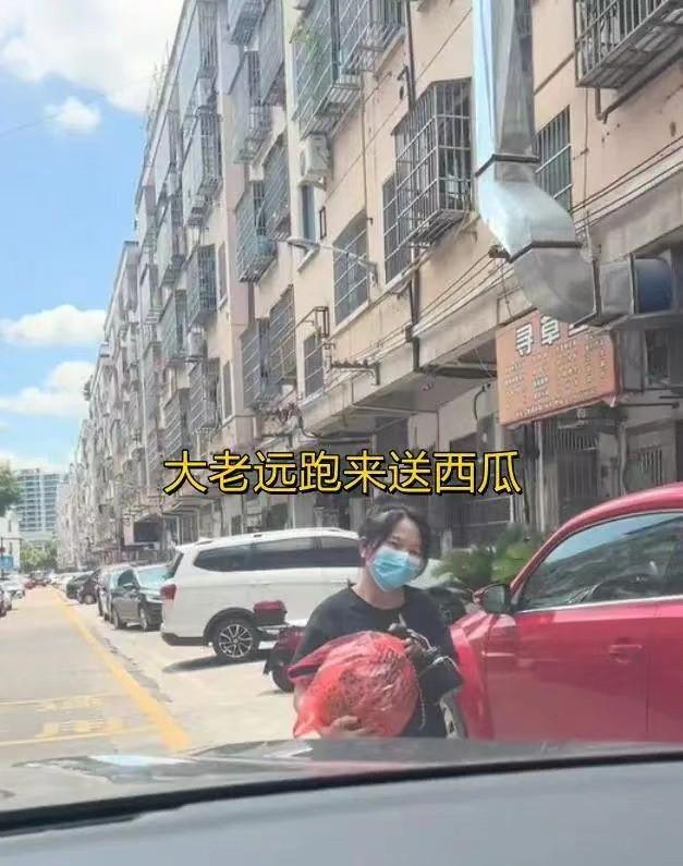 浙江一小伙相亲回顾,临行前女方送西瓜暗示,网友神回复亮了