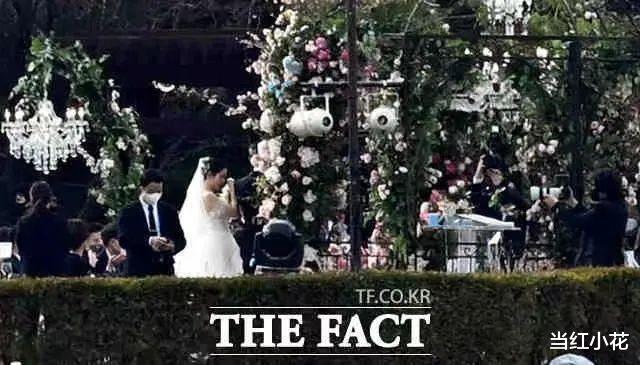 孙艺珍|孙艺珍玄彬大婚，穿3套婚纱，明星好友们都来了