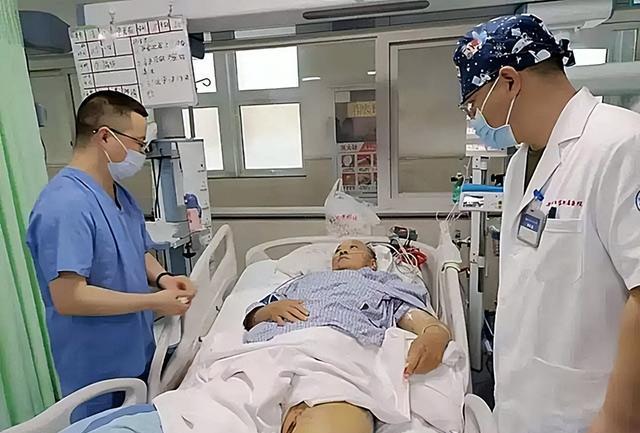 医生 320斤男子骑车时睡着，从立交桥掉落