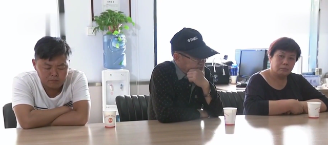 男子怀疑妻子私会前男友提离婚,岳母:没办法,我女儿有魅力