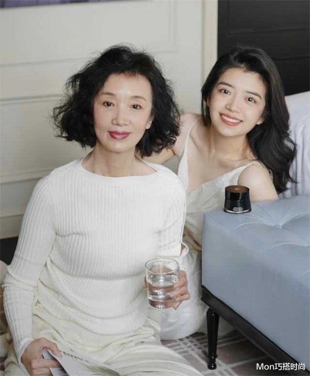 帽子|看到摘掉帽子的三木妈妈,才懂:比起装嫩,直面衰老的女人更耐看